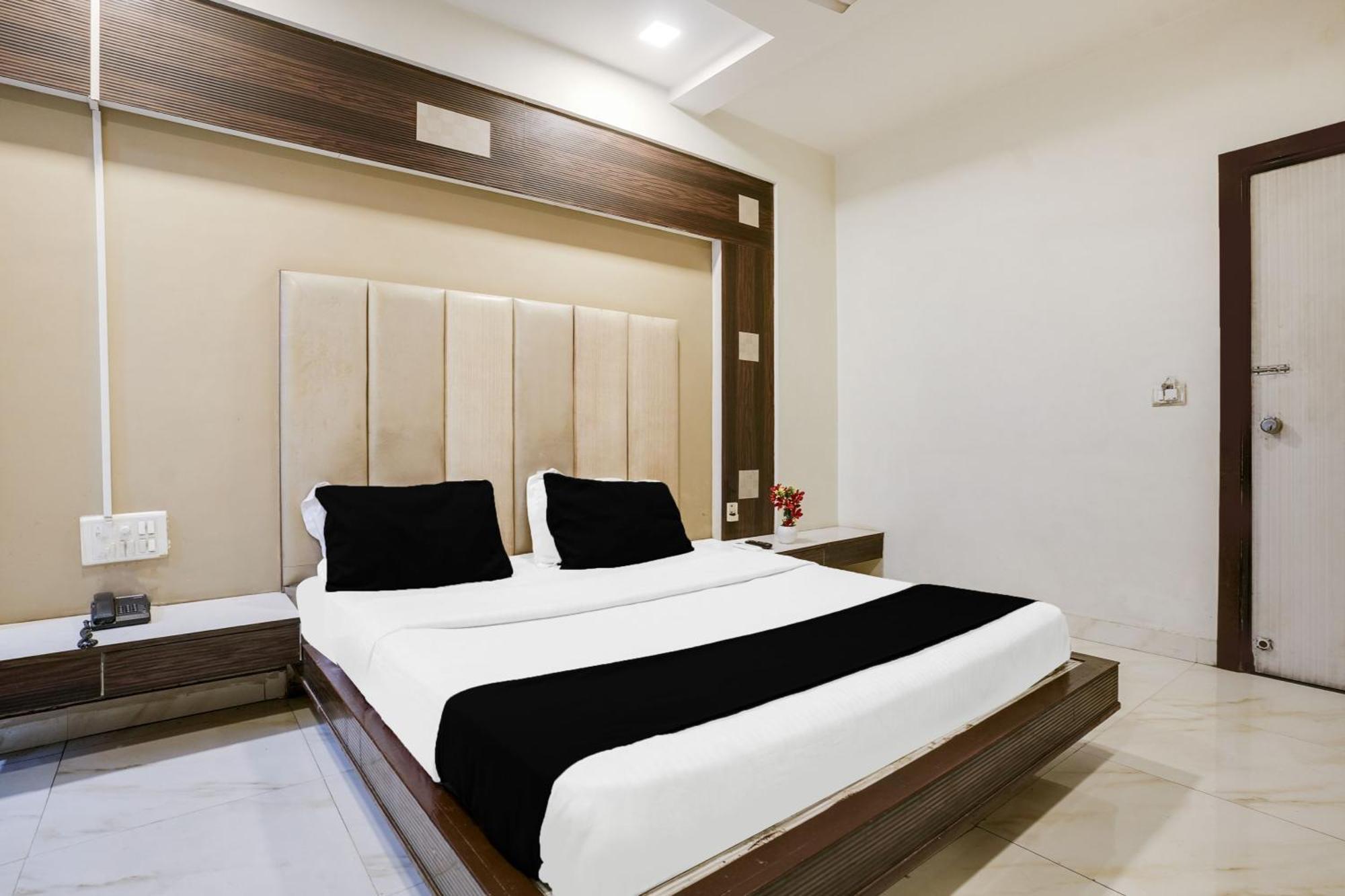 Hotel O Vanya Palace Ahmedabad Luaran gambar