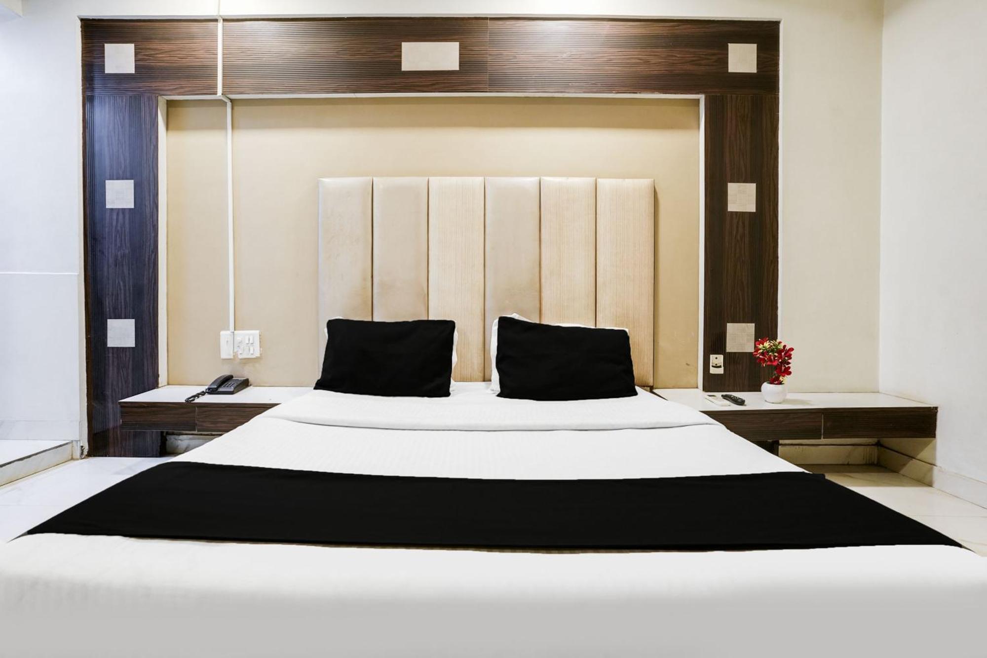 Hotel O Vanya Palace Ahmedabad Luaran gambar