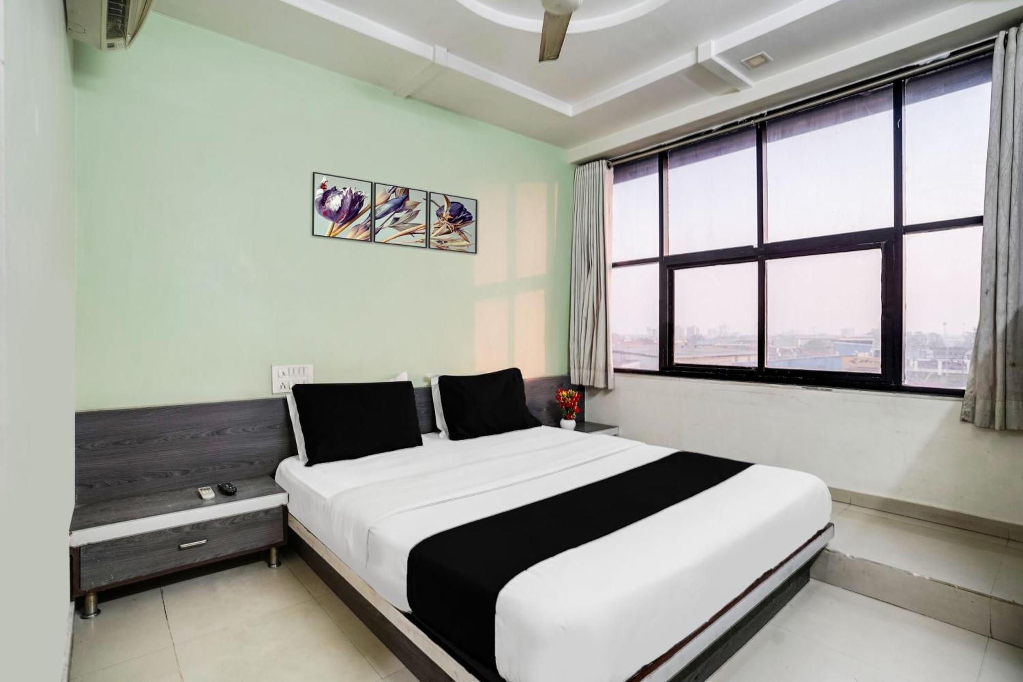 Hotel O Vanya Palace Ahmedabad Luaran gambar