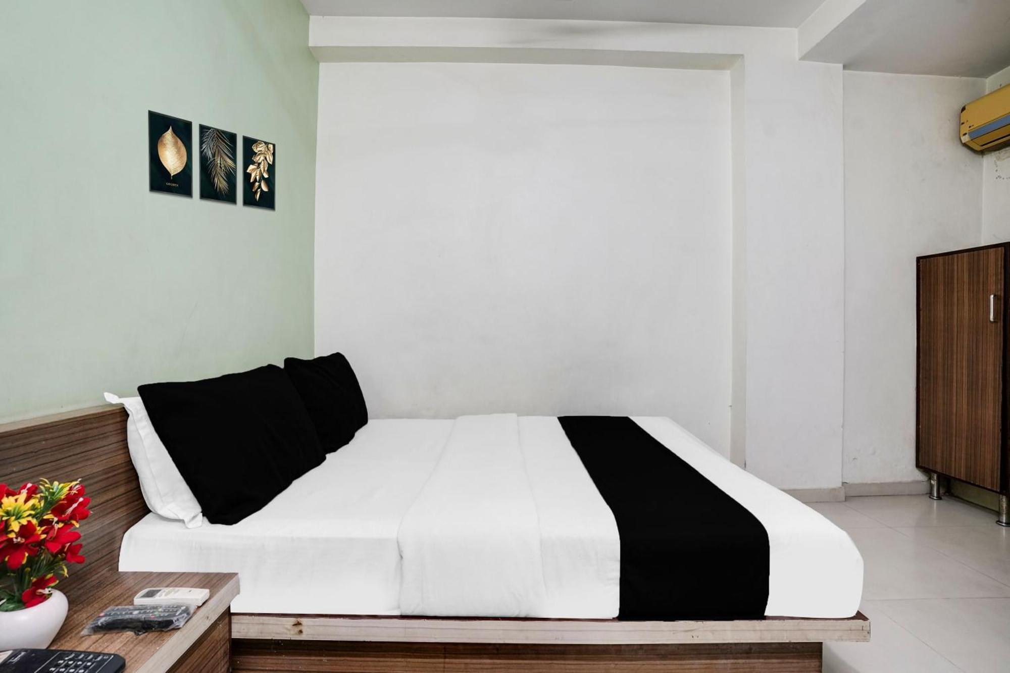 Hotel O Vanya Palace Ahmedabad Luaran gambar