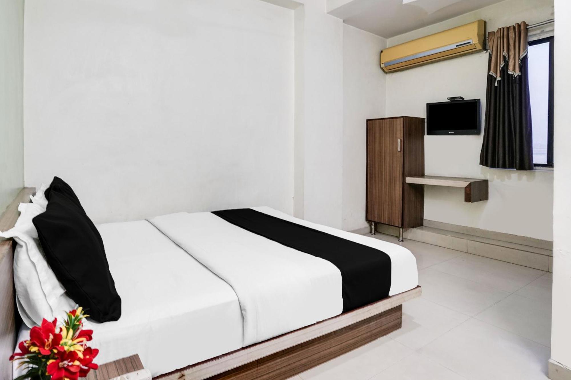 Hotel O Vanya Palace Ahmedabad Luaran gambar