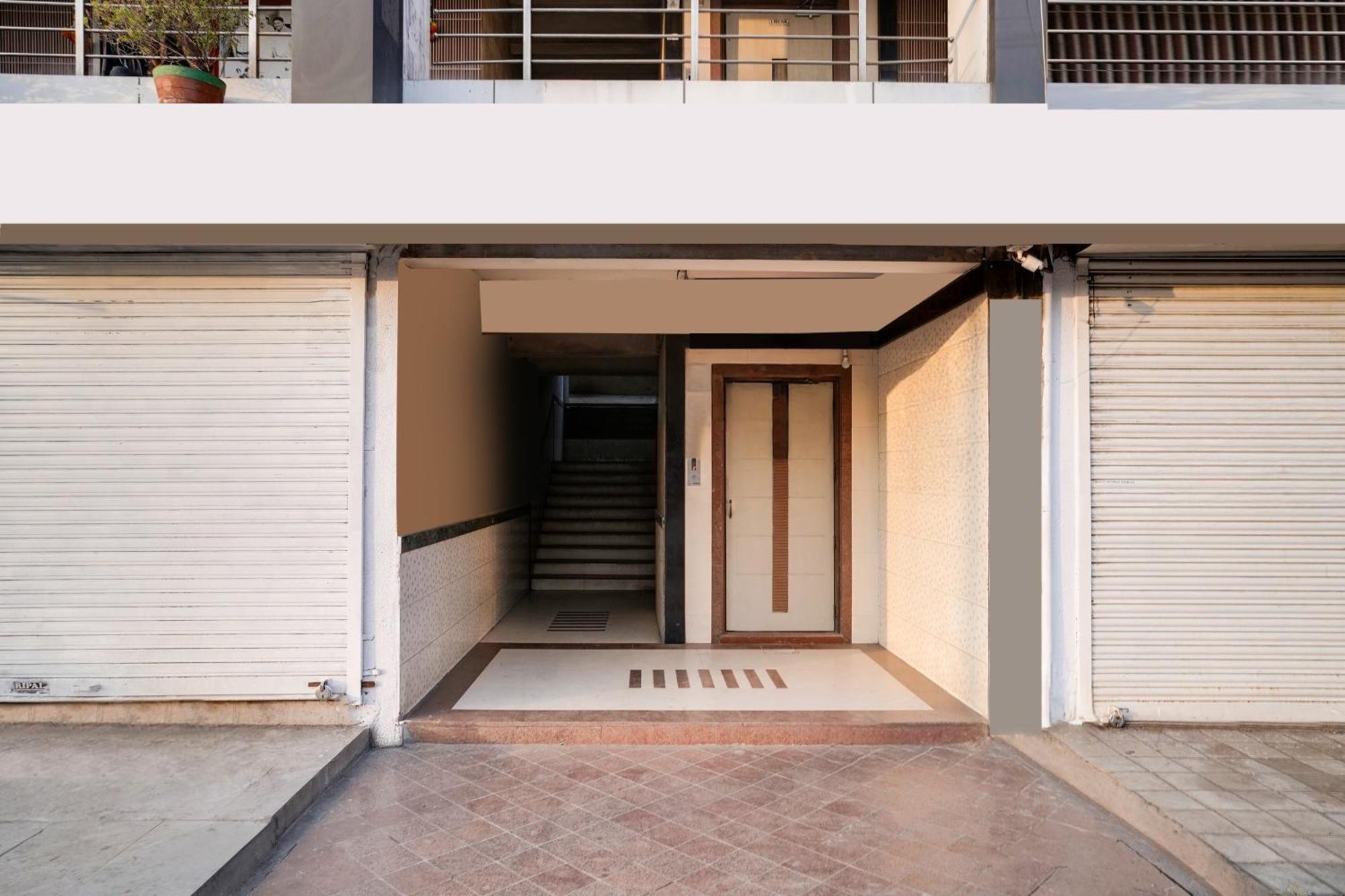Hotel O Vanya Palace Ahmedabad Luaran gambar