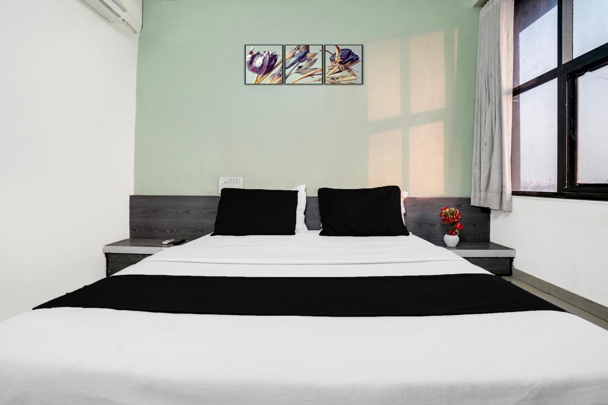 Hotel O Vanya Palace Ahmedabad Luaran gambar