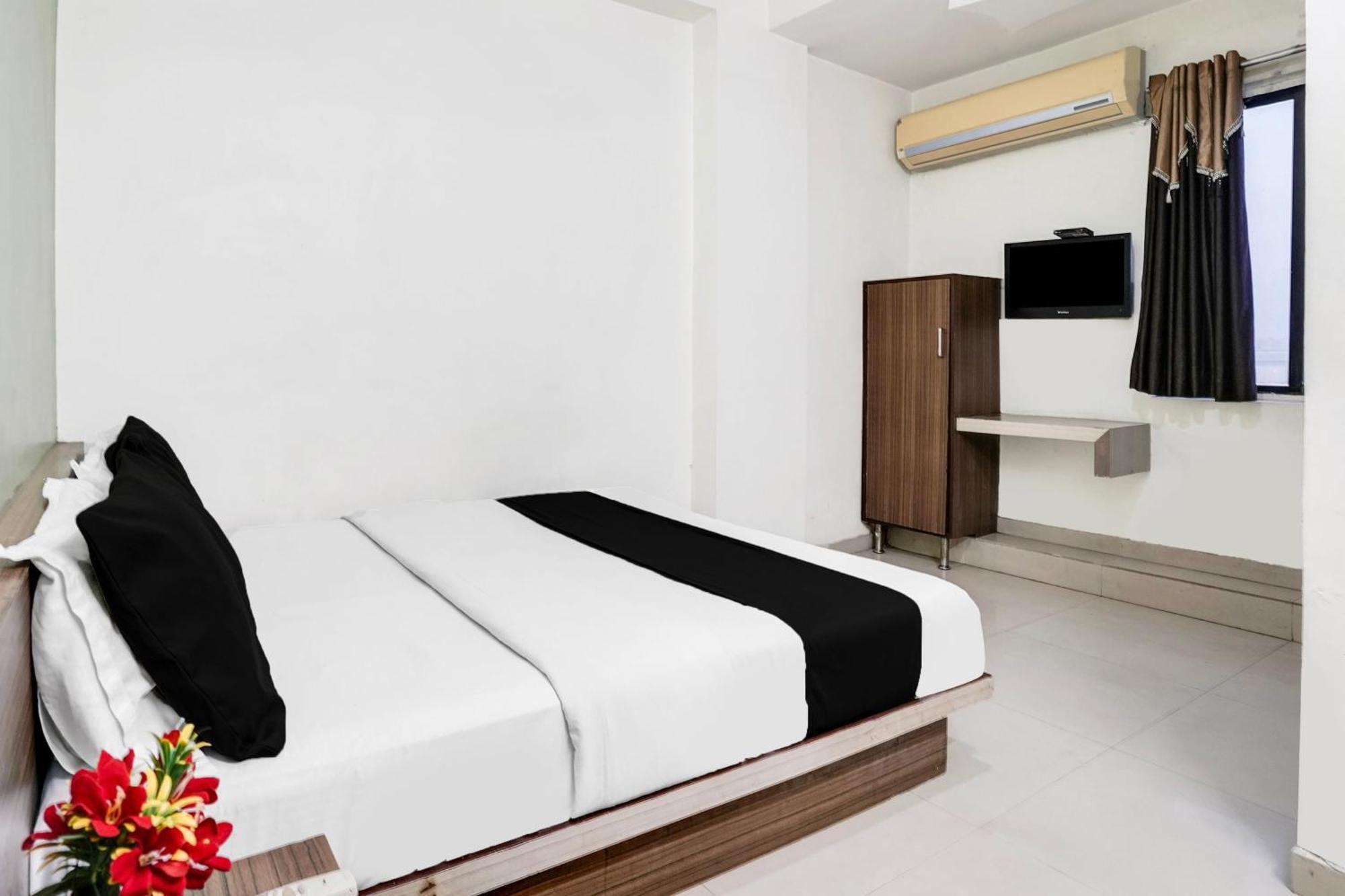 Hotel O Vanya Palace Ahmedabad Luaran gambar