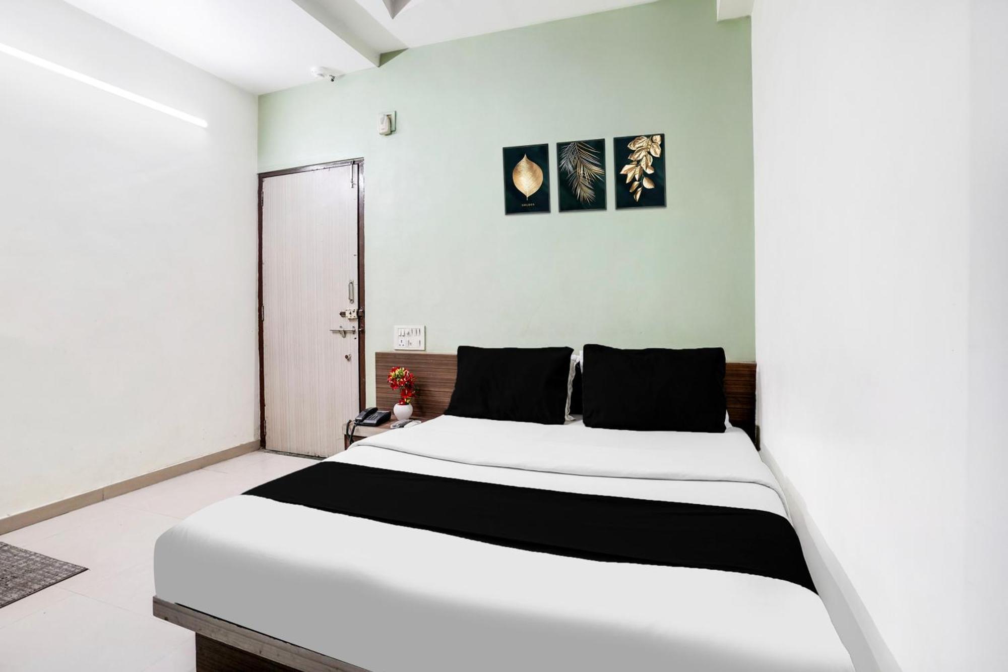 Hotel O Vanya Palace Ahmedabad Luaran gambar