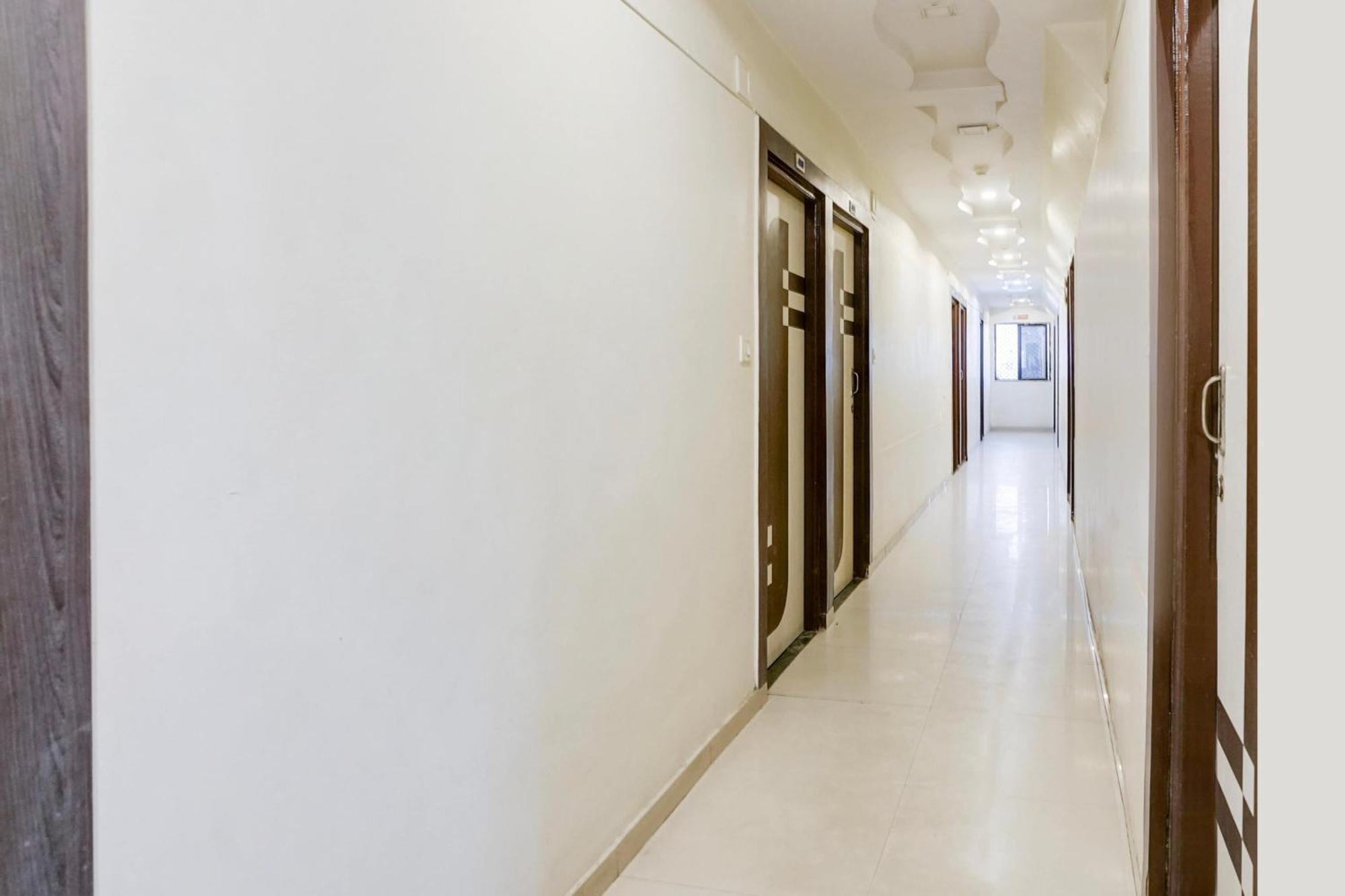 Hotel O Vanya Palace Ahmedabad Luaran gambar